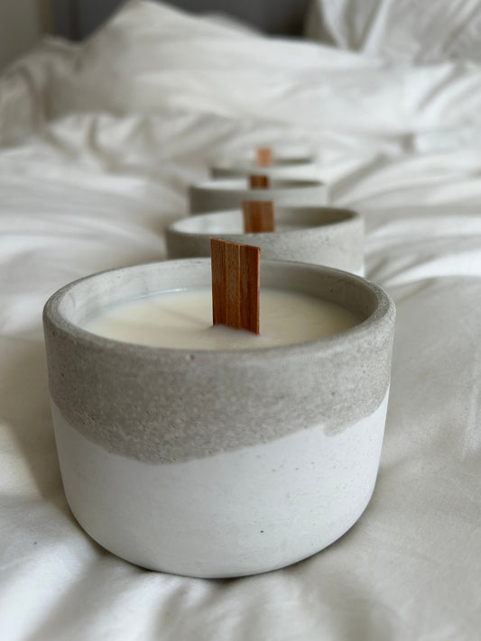 Des bougies en soja rechargeables dans des pots en béton faits à la main à Montréal : une touche écologique et artisanale pour votre intérieur - Coton Corail