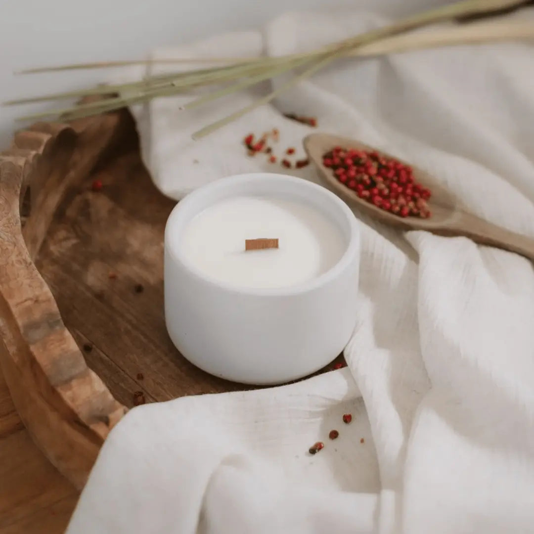 Bougie - Zanzibar | Poivre rose + Vétiver Coton Corail Bougie Parfumée - Fait au québec