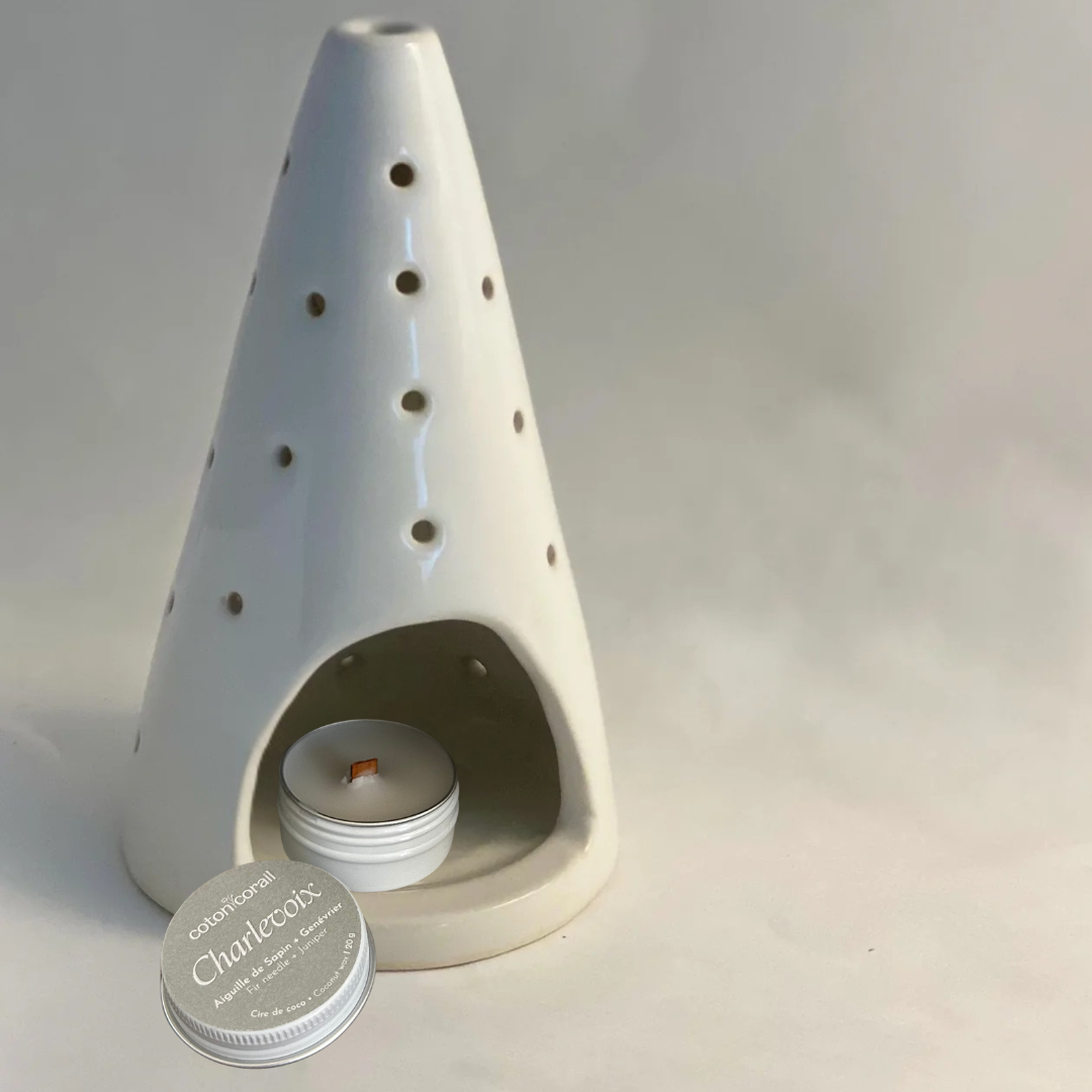 Bougeoir en forme de sapin et bougie au sapin