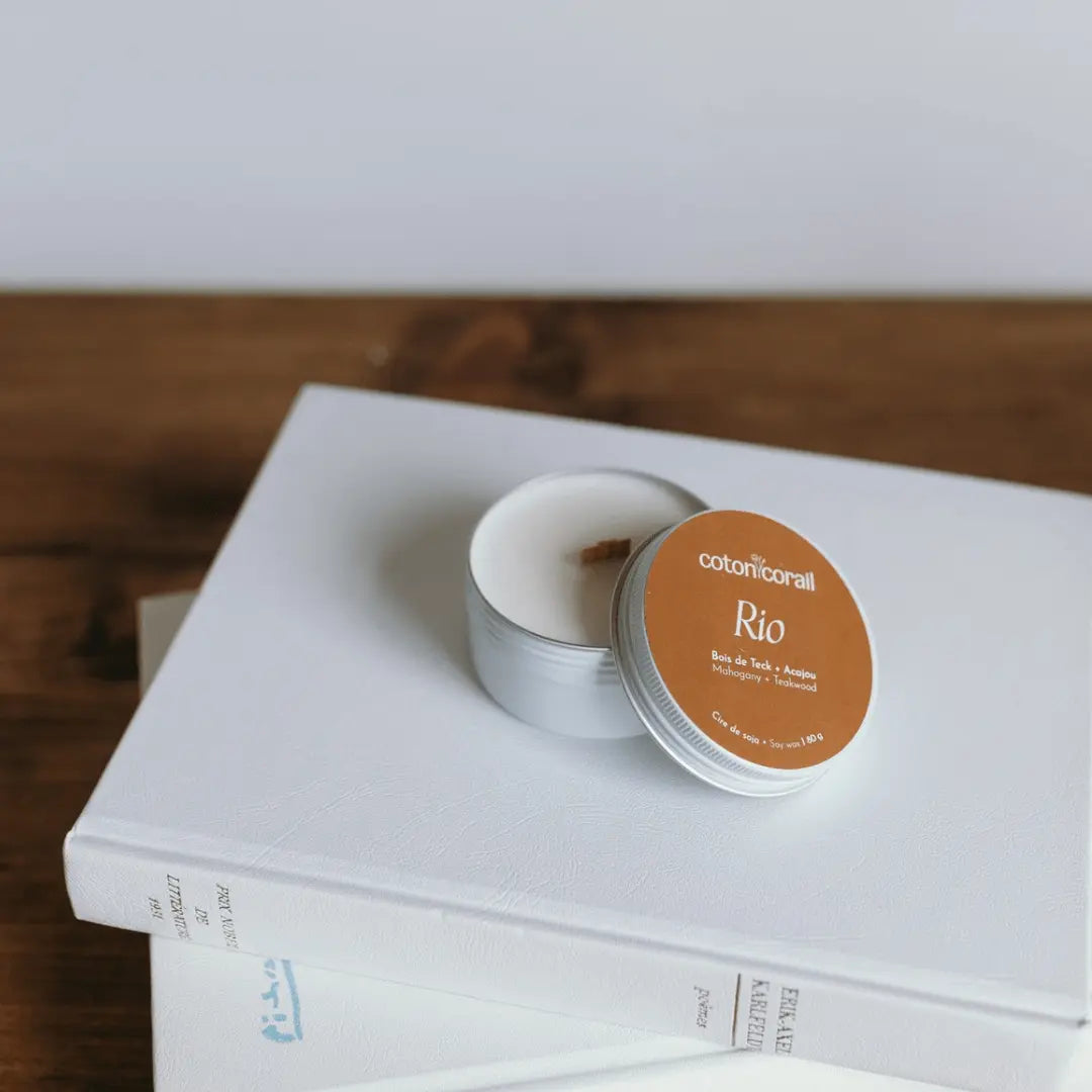 Voyage - Rio | Bois de Teck + Acajou Coton Corail Bougie Parfumée - Fait au québec
